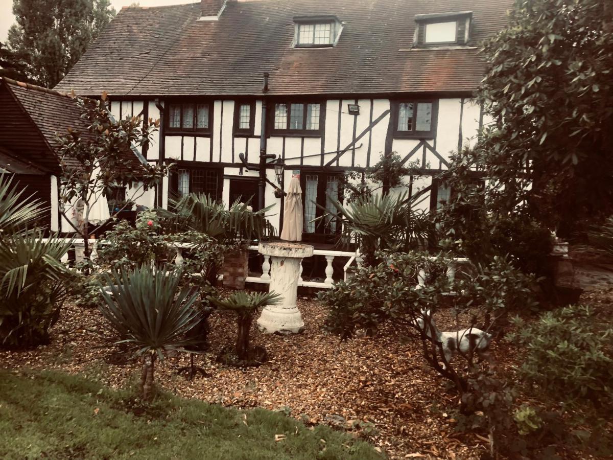 Tudor House - Double Room - En Suite Goff's Oak Exterior photo